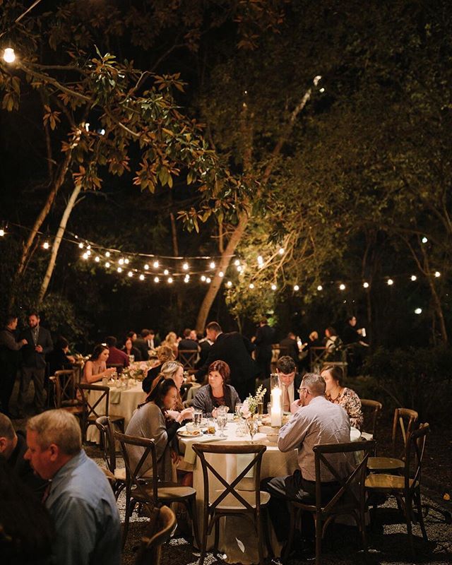 An intimate wedding held in a secret garden. 🤫 Loved getting creative for K & Z’s fall wedding with utilizing this special part of @govthomasbennetthouse . 💕📷 by @elizabethervin 🌿 by @branchstudio 🛋 from @snyderevents 💡 by @iesproductions
