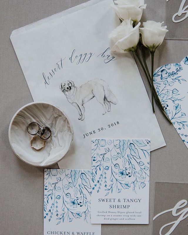 Helloooo! 👋🏼 These goodie bags with the couple's dog on them are just about the cutest thing we have ever seen! 💙 #obsessed 🐶💌 by the beautiful bride @the_honorable_becca printed by @saseink 📷 by @billiejoandjeremy styling by 🙋🏼‍♀️