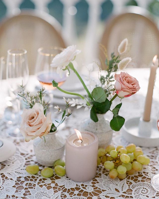 #throwbackthursday to sweet bud vases and fruit on the table. 🍇 Some of my favorite details from our Lowndes Grove photo shoot with @thehappybloom & @grayharperflorals . 🌸 So excited to gear up for another stunning shoot today! 🎉 Be sure to follow along on our #instastories . ☝🏼
.
.
.
.
.
.
.
Designer + Coordinator: @thepetalreport | Photographer: @thehappybloom | Venue: Lowndes Grove of @pphgevents | Paper Goods: @emilymaynestudio | Welcome Gift: @asignaturewelcome | Dress Designer: @emilykotarskibridal | Hair + Makeup: @pamperedandprettyxo | Florist: @grayharperflorals | Rentals: @oohevents | Linens: @latavolalinen | Bride + Groom: @elliot_ehlen + @mollymiche | Suits: @charlestontuxedo | Bridesmaids’ Attire: @anthropologie | Shoes: @bellabelleshoes | Rings: @croghans | Bow Ties: @kateroseco | Vintage Chairs: @428main