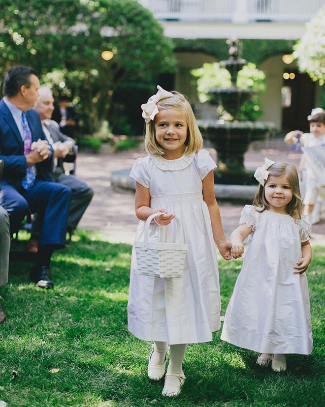 The sweetest of flower girls there ever were! 🌸 Who else just adores the tiniest of wedding party guests?! 👧🏼💕📷 by @manorstudios1848